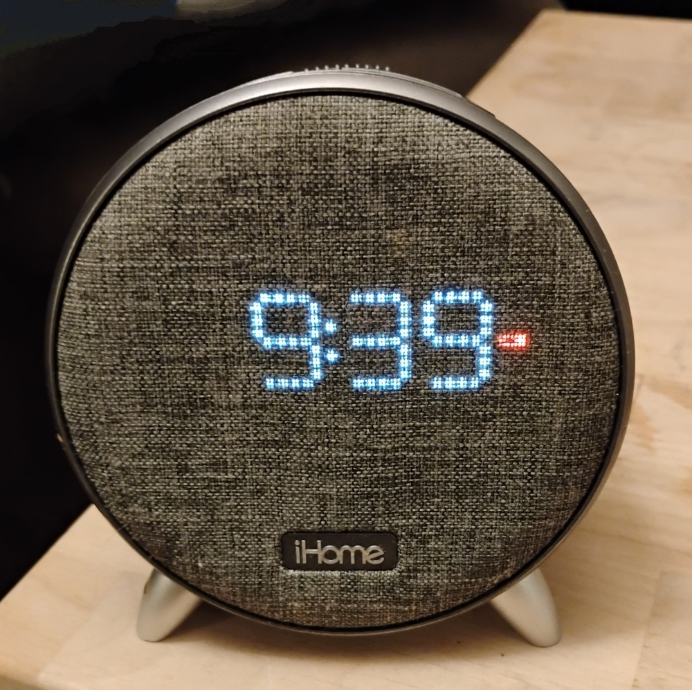 IHOME DIGITAL CLOCK